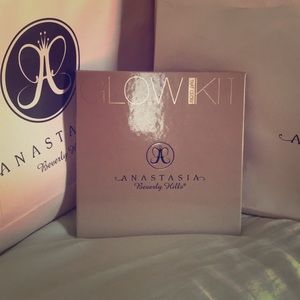 Glow kit “that glow” Anastasia Beverly Hills